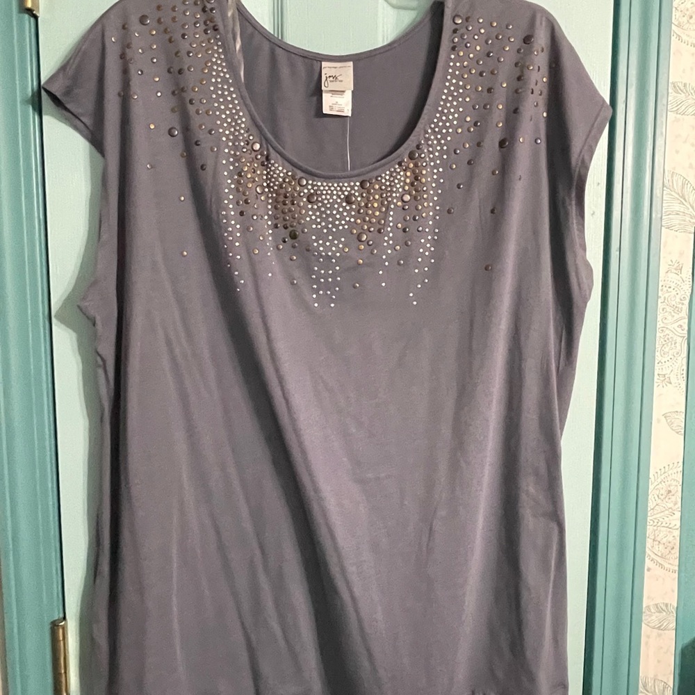 Short Sleeve Scoop Neck Tee w/embellishments 310 NWOT